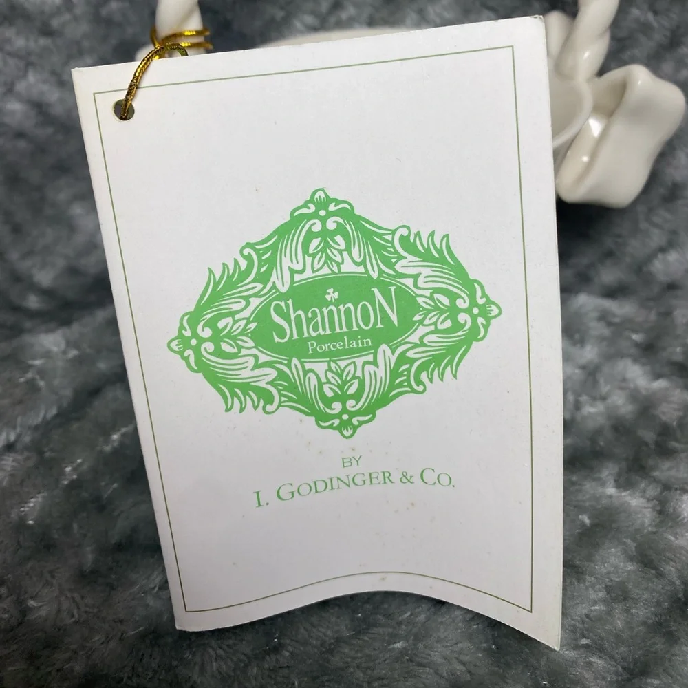 Shannon Porcelain Basket with Bows, Twisted Handle and Shamrocks